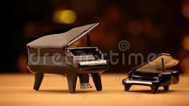 黑色钢琴木桌金色薄纱反光